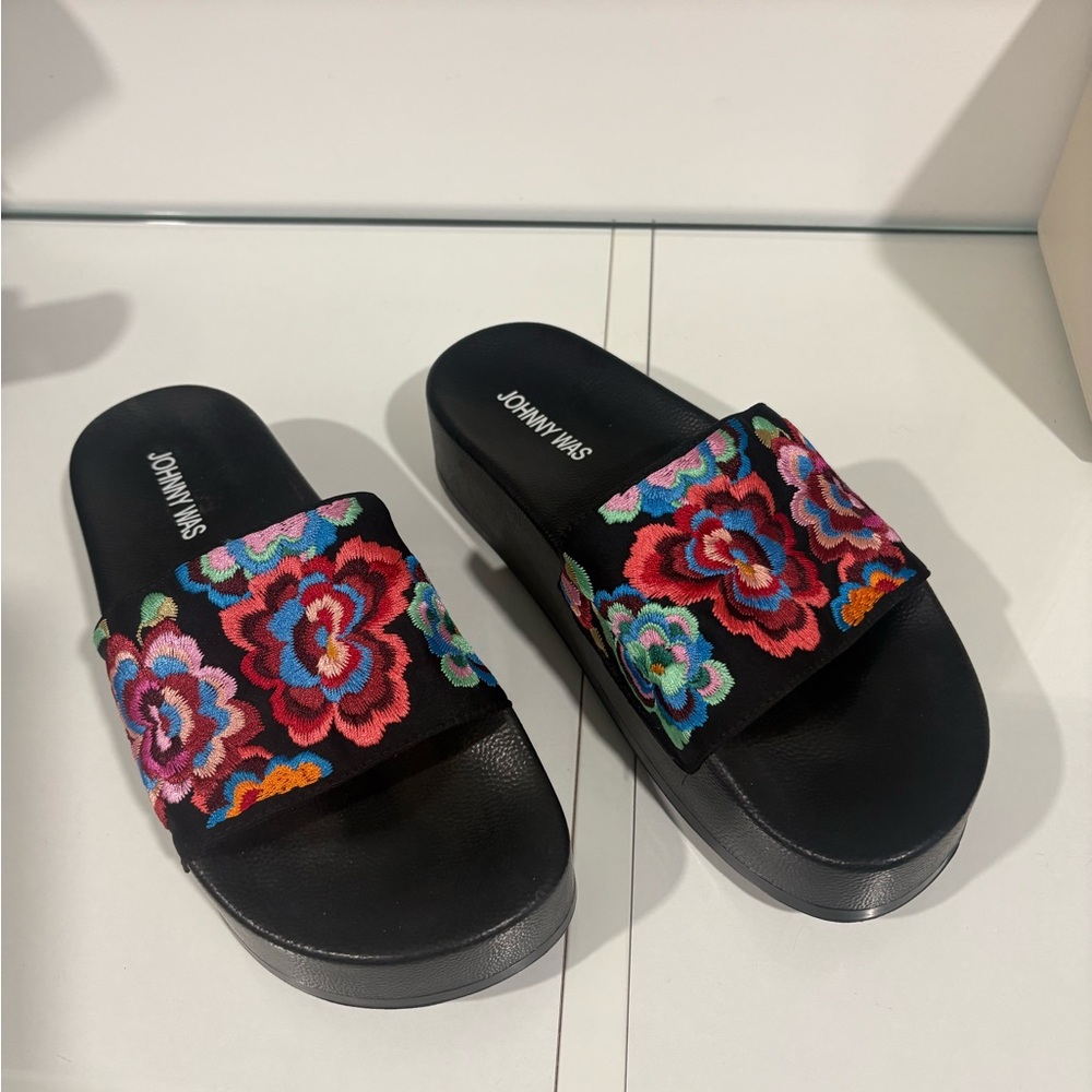 Johnny Was Black Sandals with Colorful Floral Embroidery 7.5 - Picture 5 of 9
